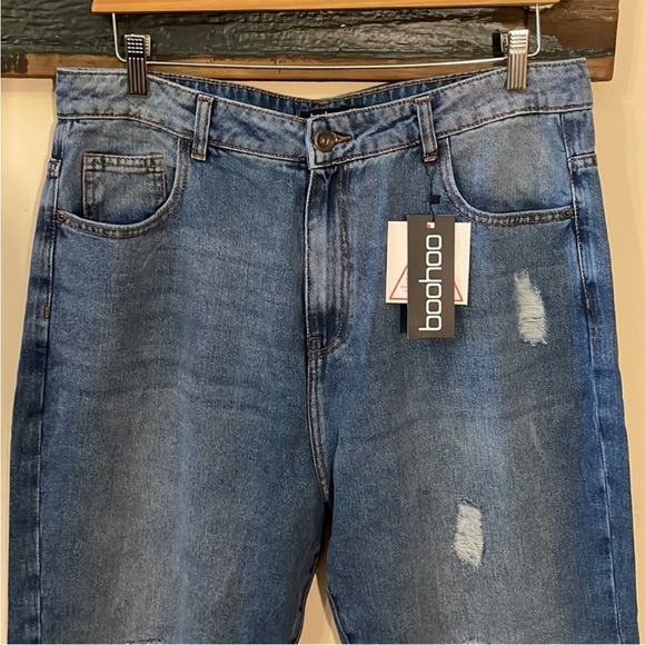Boohoo Ripped Distressed High Waist Mom Jean Size 14 - Picture 6 of 16